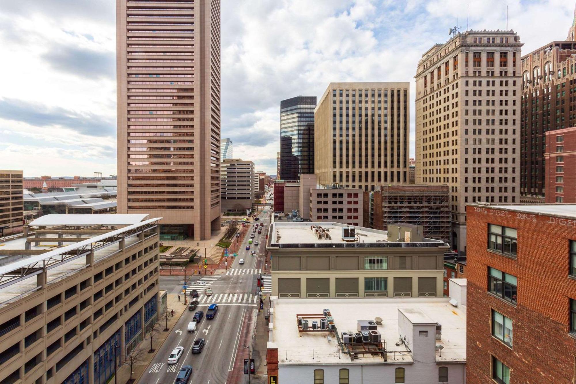 Comfort Inn & Suites Baltimore Inner Harbor Exterior photo